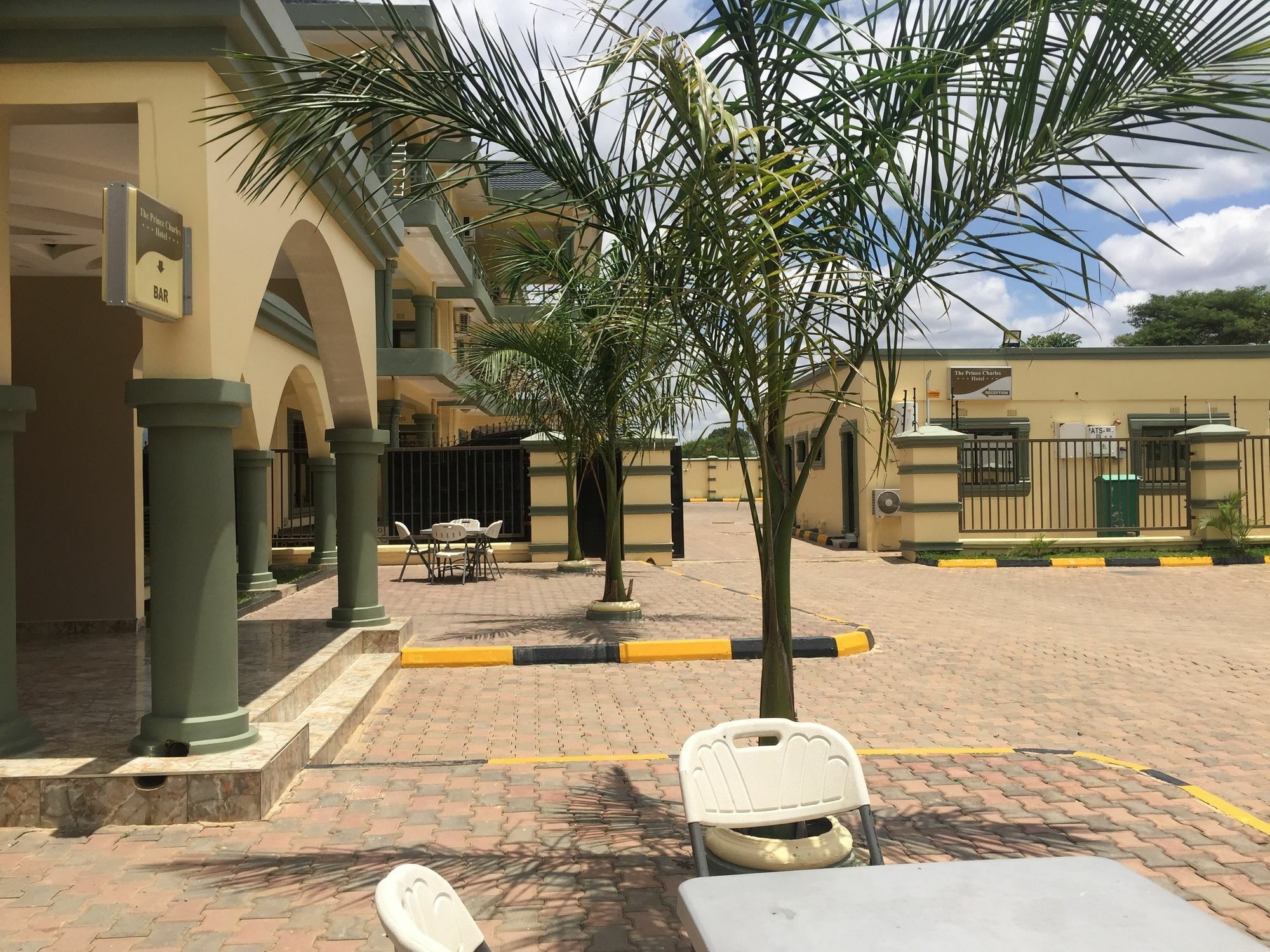 The Prince Charles Hotel Lusaka Extérieur photo